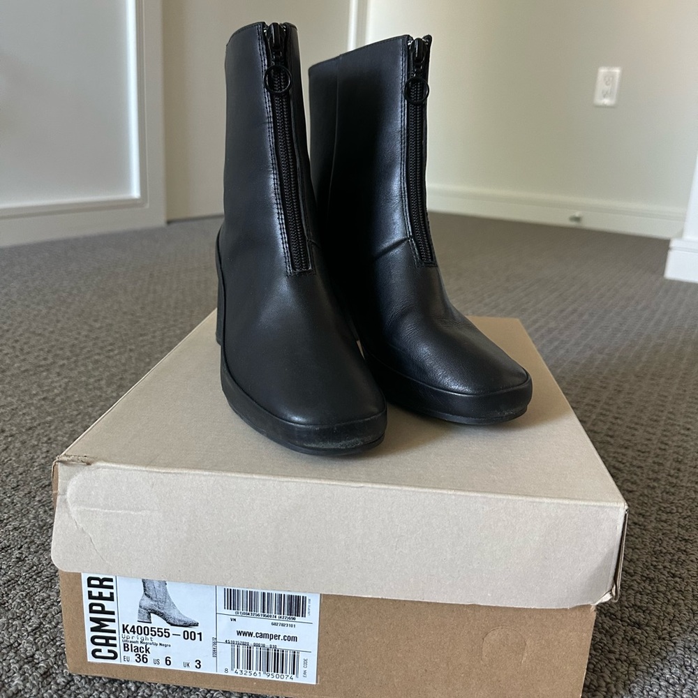 Camper upright boots sz6